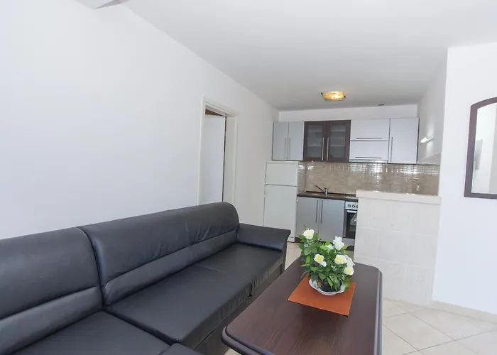 With A Parking Space Sumartin, Brac - 17267 *