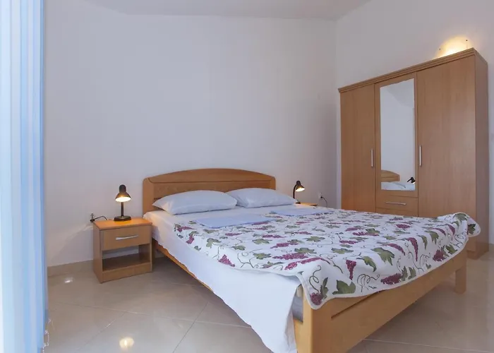 Apartment With Parking Space Sumartin, Brac - 17267 Sumartin